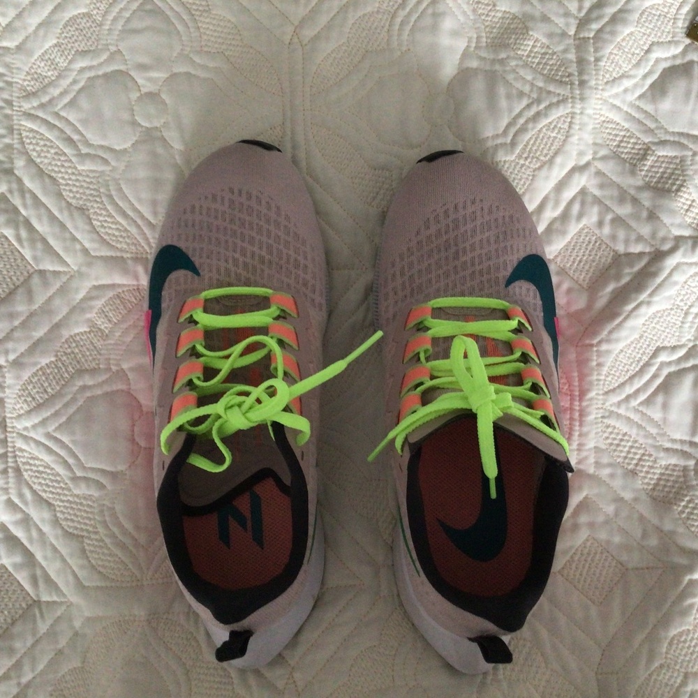Nike Sneakers with neon laces
